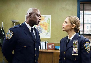 老甜甜Kyra Sedgwick客串《Brooklyn Nine-Nine》首张剧照