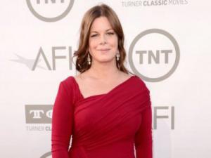 《五十度灰》女星Marcia Gay Harden加盟ABC热剧《逍遥法外》 （How to Get Away With Murder）