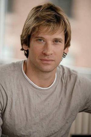 Roger Howarth加盟《闪电侠》（The Flash）