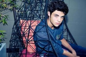 Jesus归来？《寄养一家 The Fosters》确定由Noah Centine代替Jake T. Austin出演